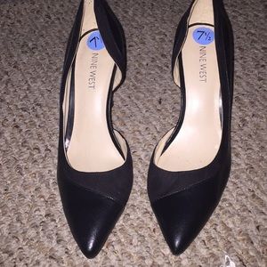 7.5 pointed toe black heels